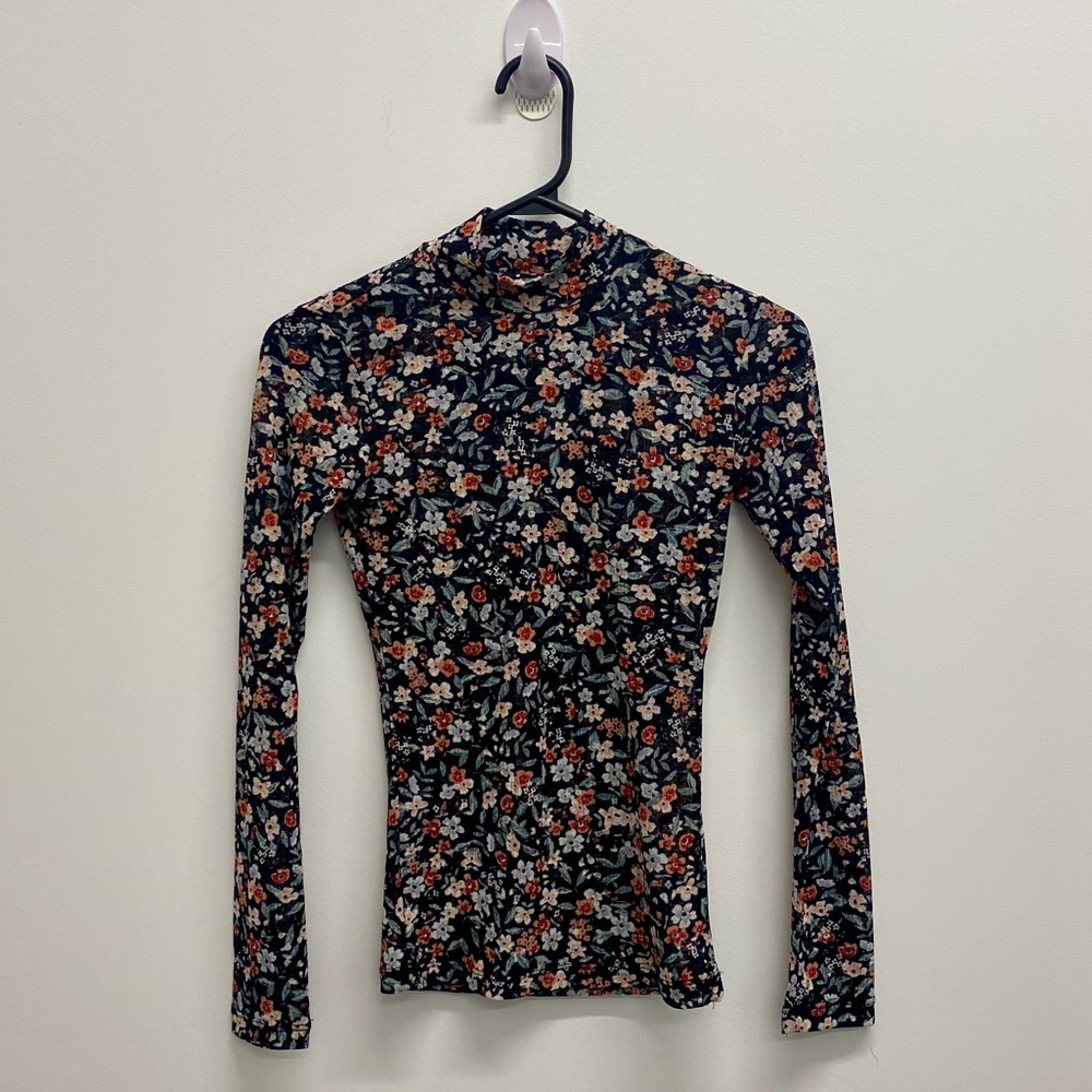 DYNAMITE FLORAL HIGH NECK LONG SLEEVE TOP / FALL / SIZE XS